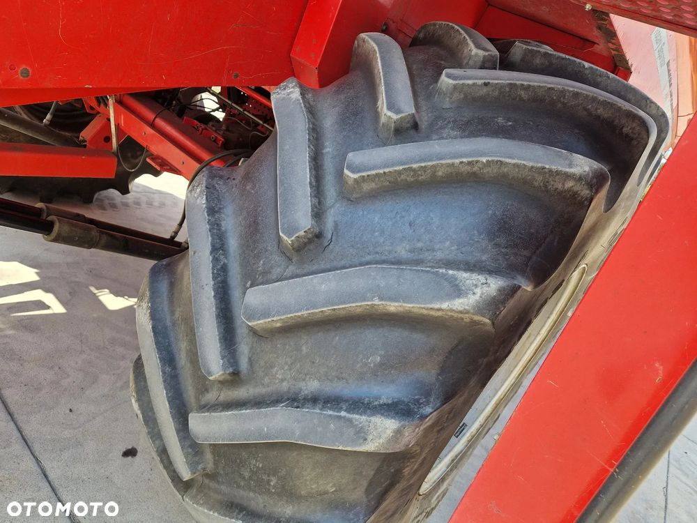 Massey Ferguson MF 36 Claas New Holland P600 - 17