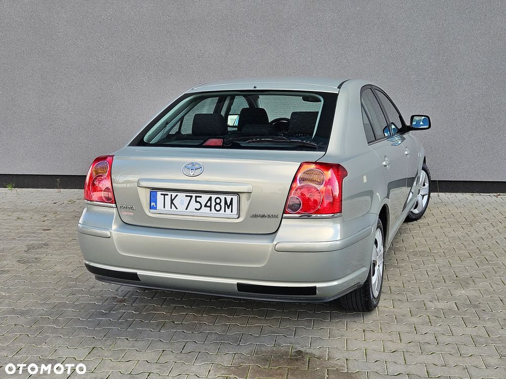 Toyota Avensis - 24