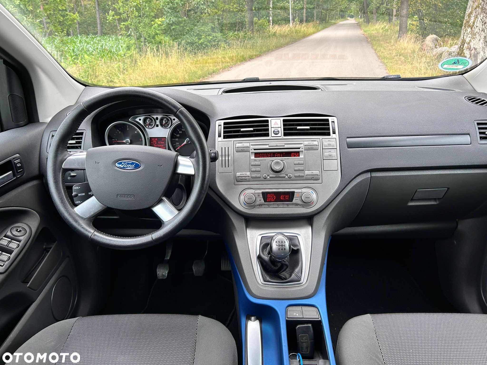 Ford Kuga 2.0 TDCi 2x4 Titanium - 16