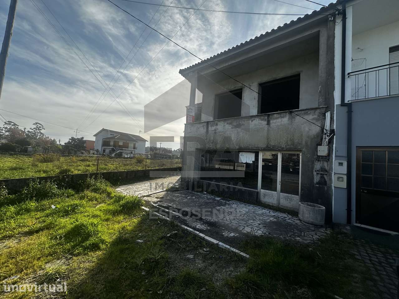Terreno Urbano com 630m2 com edificação a concluir - Grande imagem: 2/19