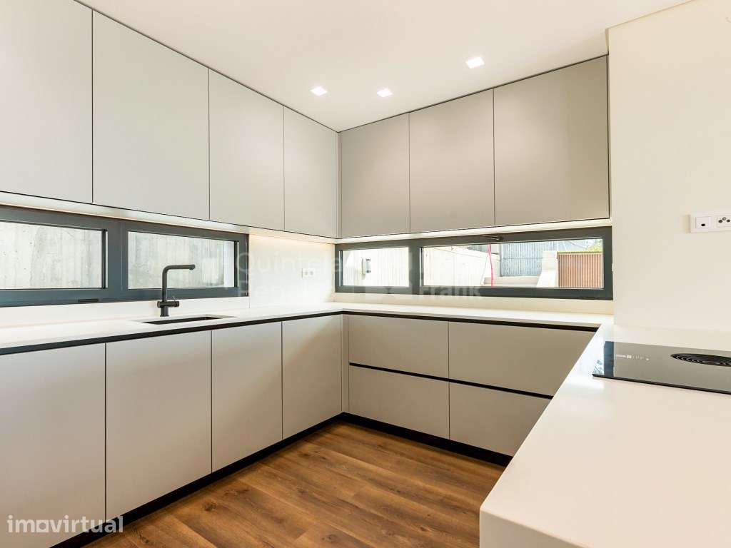 Moradia T4+1 com piscina e vista mar na Azoia em Sintra - Grande imagem: 5/38