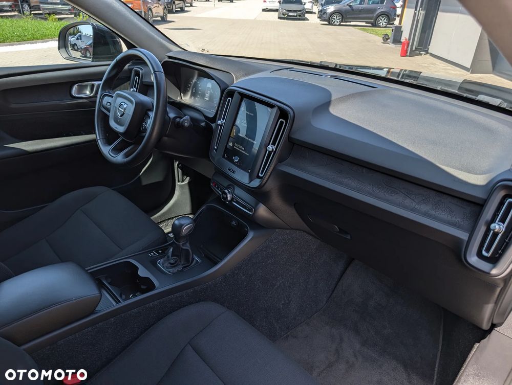 Volvo XC 40 T3 Momentum - 31
