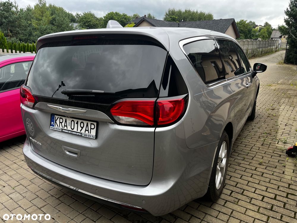 Chrysler Pacifica - 4