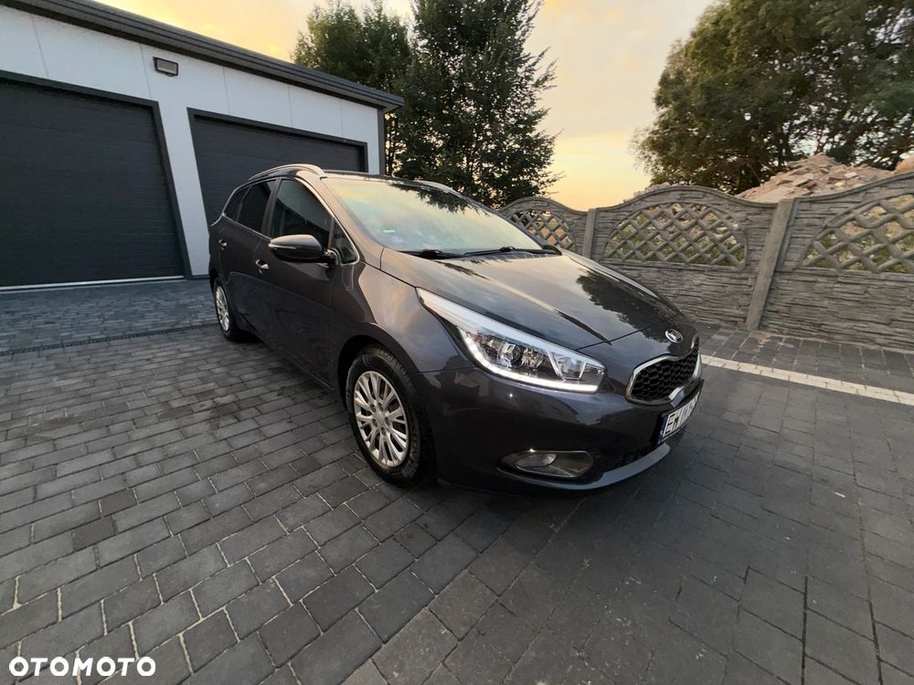 Kia Ceed 1.6 GDI Dream Team Edition - 1