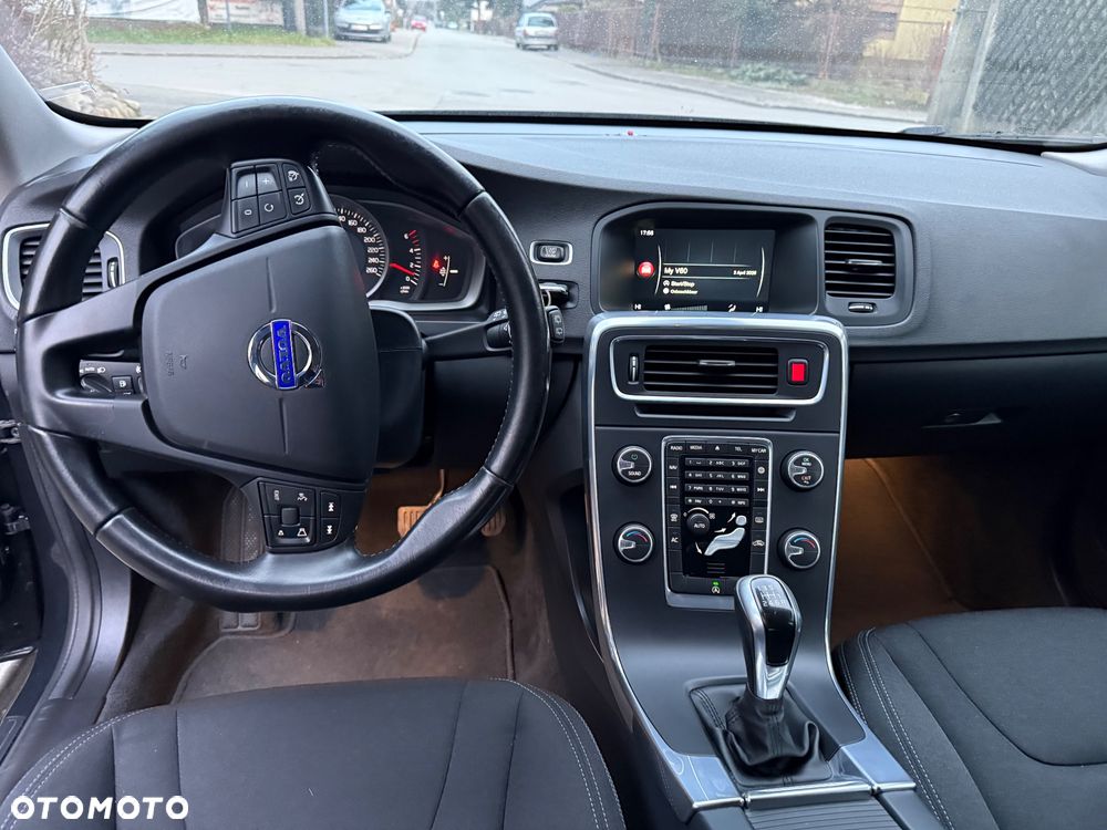 Volvo V60 D2 Momentum - 28