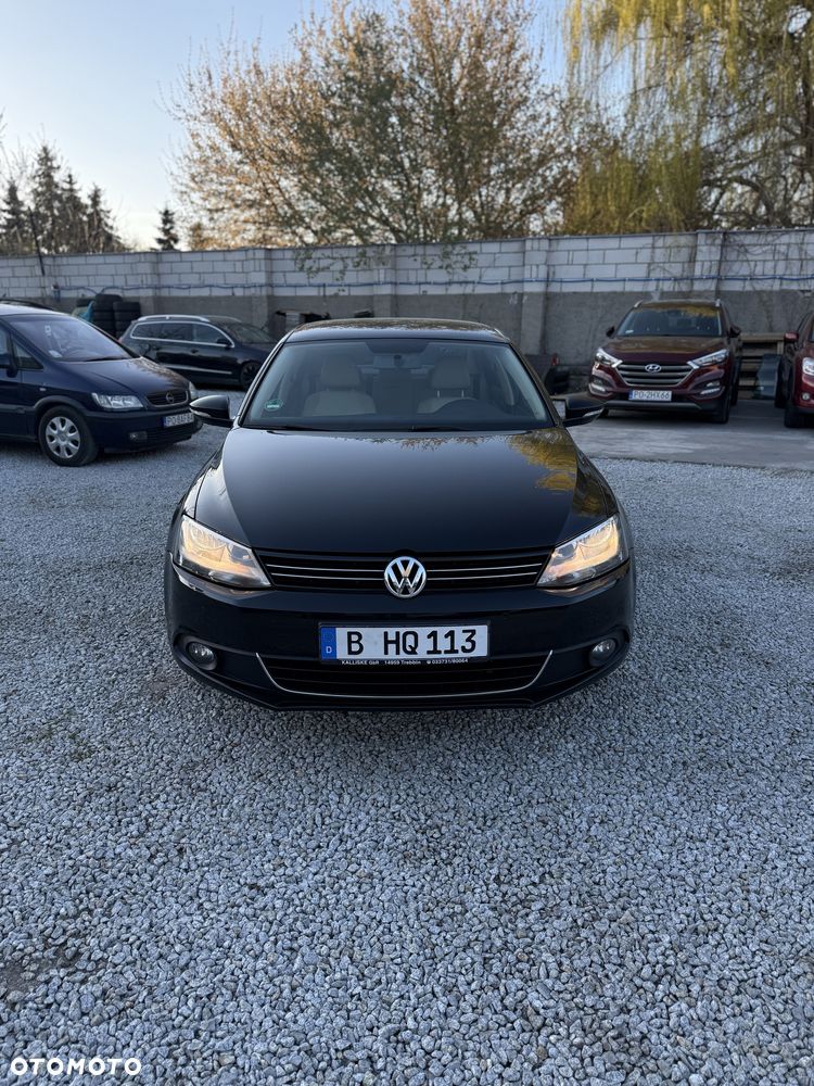 Volkswagen Jetta - 2