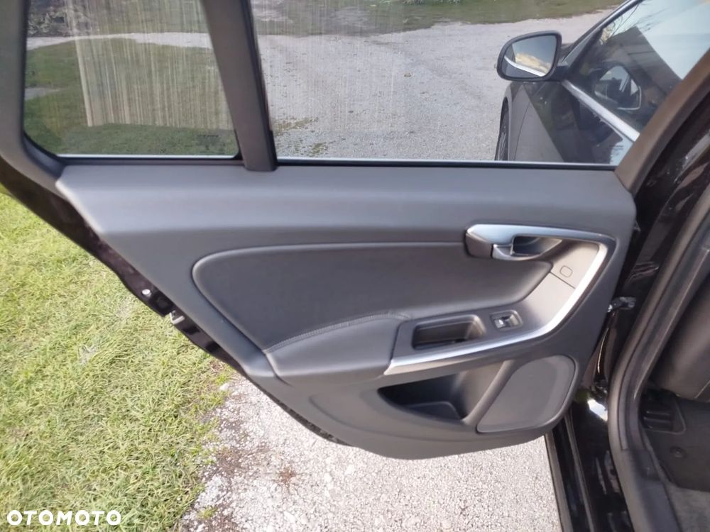 Volvo V60 D4 Geartronic Summum - 35