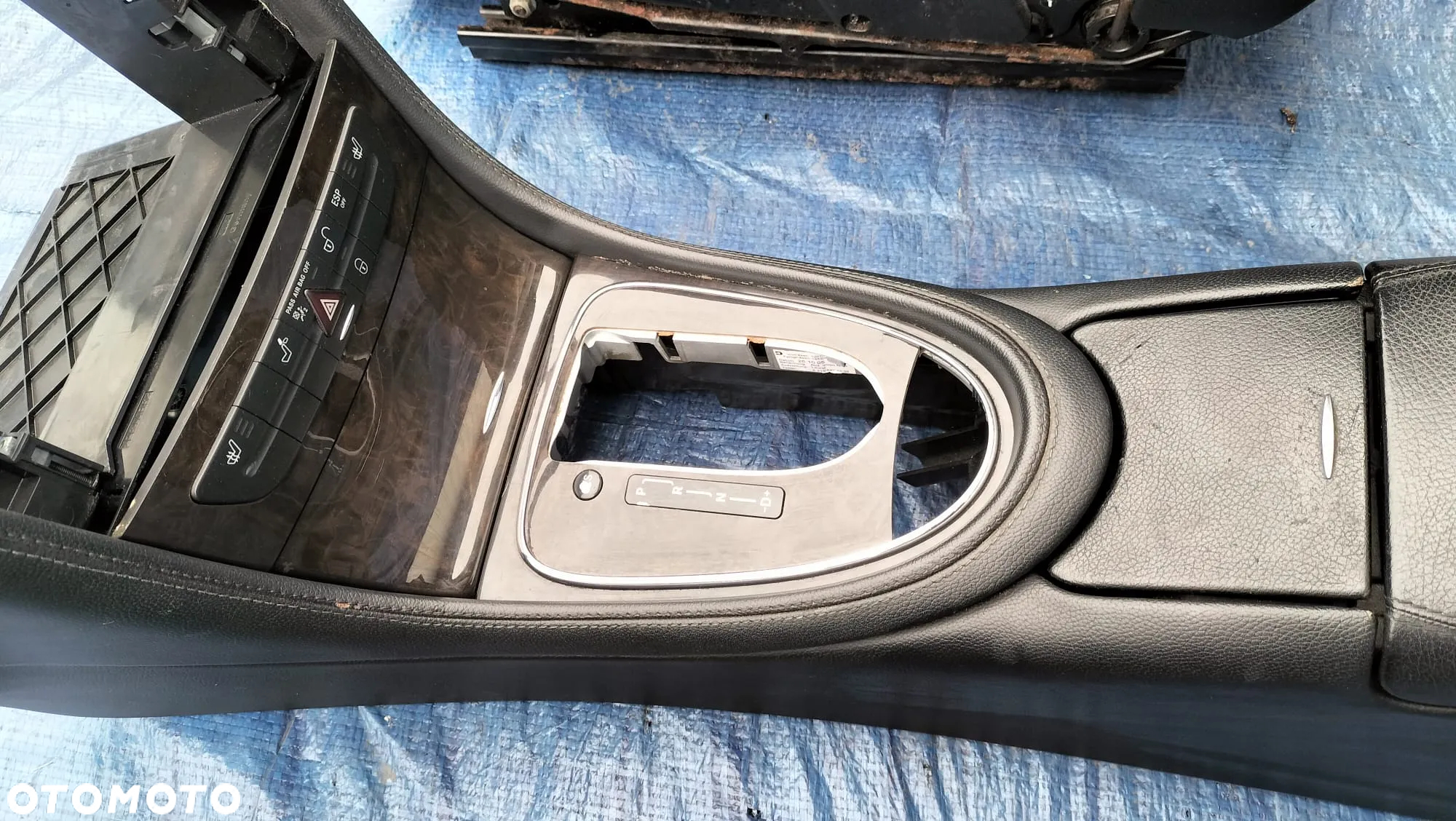 TAPICERKA WNĘTRZE SKÓRA KOMPLET FOTELE KANAPA FOTEL LEWY PRAWY PODGRZEWANY GRZANY TUNEL ŚRODKOWY PODŁOKIETNIK CZARNY DREWNO DEKORY MERCEDES CLS W219 C219 - 17