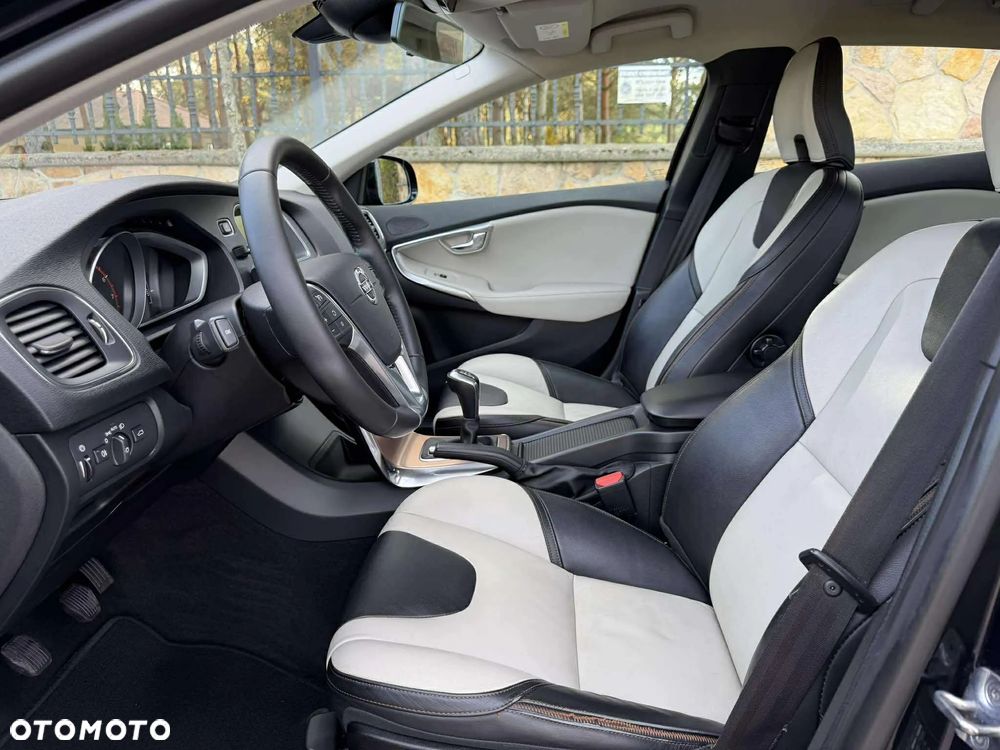 Volvo V40 Cross Country T3 Summum - 22