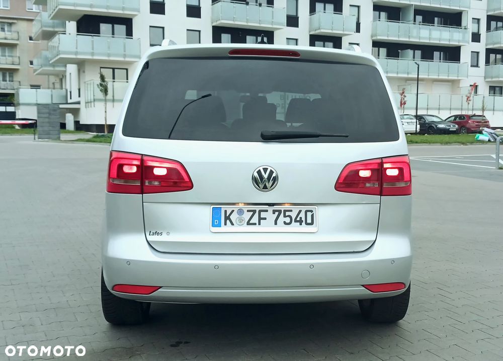 Volkswagen Touran - 12
