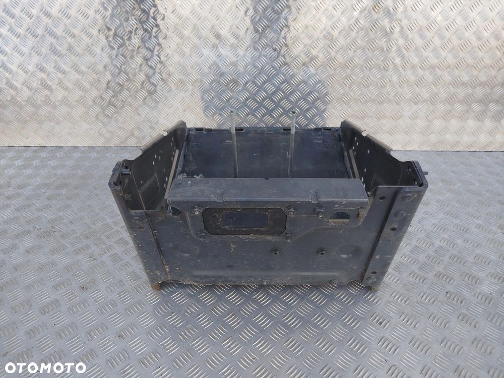 PODSTAWA AKUMULATORÓW SCANIA NTG - 4