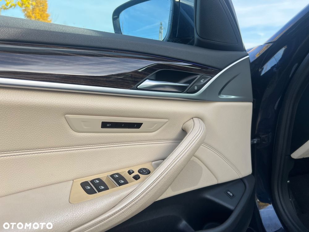 BMW Seria 5 530i Sport Line - 17