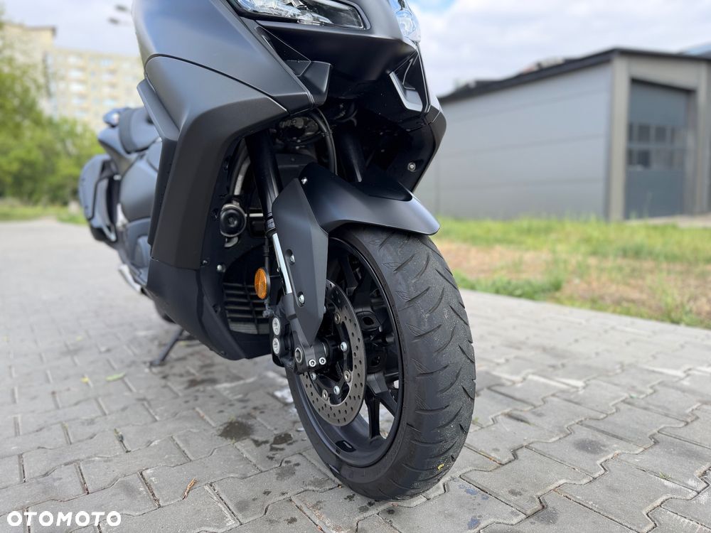 Yamaha Tmax - 12