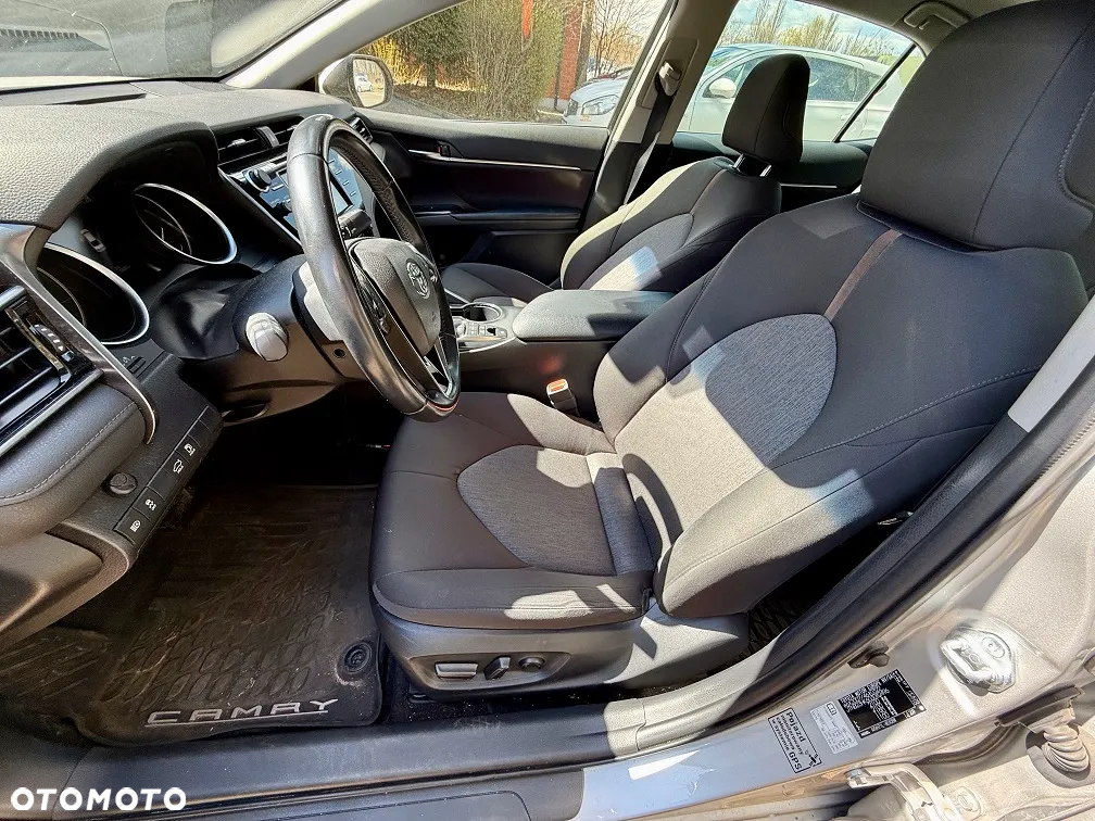 Toyota Camry 2.5 Hybrid Comfort CVT - 7