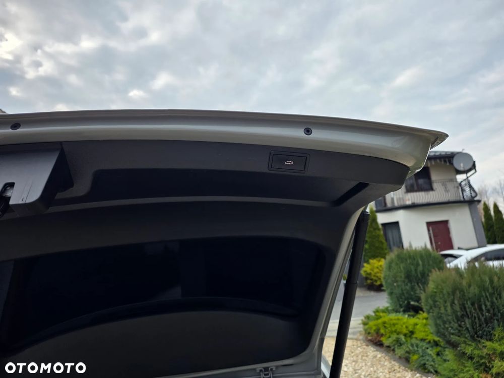 Skoda Octavia 2.0 TDI DSG RS - 36