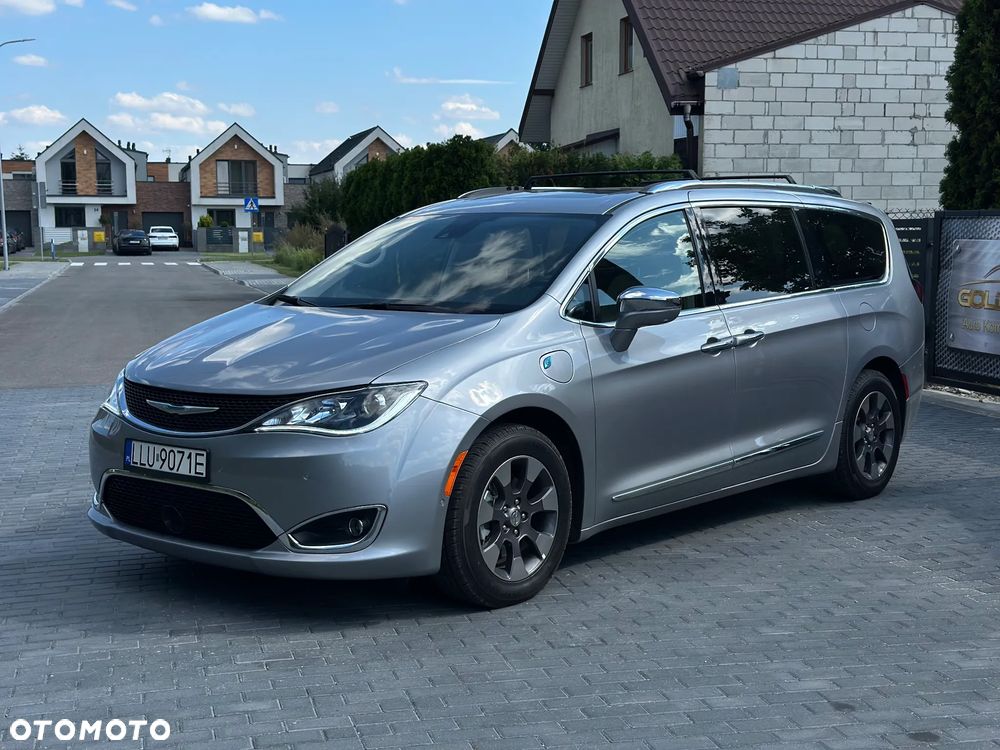 Chrysler Pacifica - 1