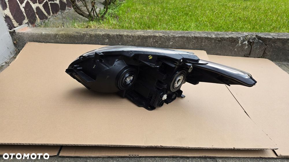 Toyota Prius III Lift 12-15 Lampa Przód Przednia Prawa Oryginał Srebrna - 5