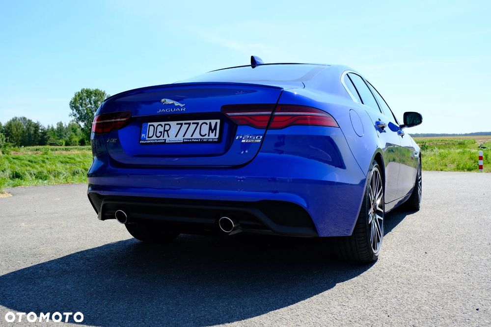 Jaguar XE 25t Prestige - 12