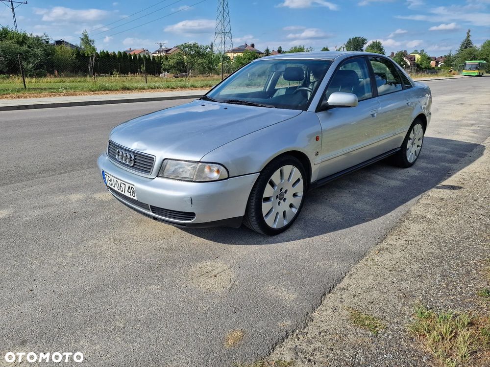 Audi A4 Limousine - 4