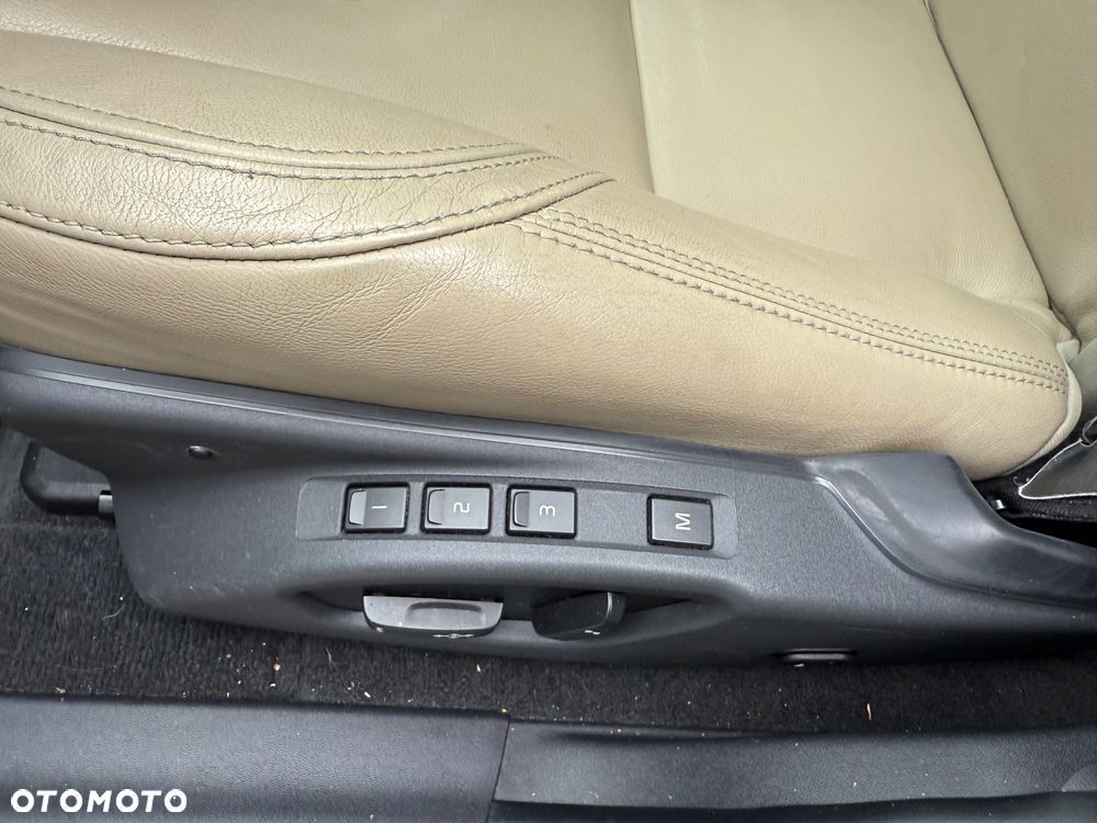 Volvo XC 60 D4 Momentum Pro - 9