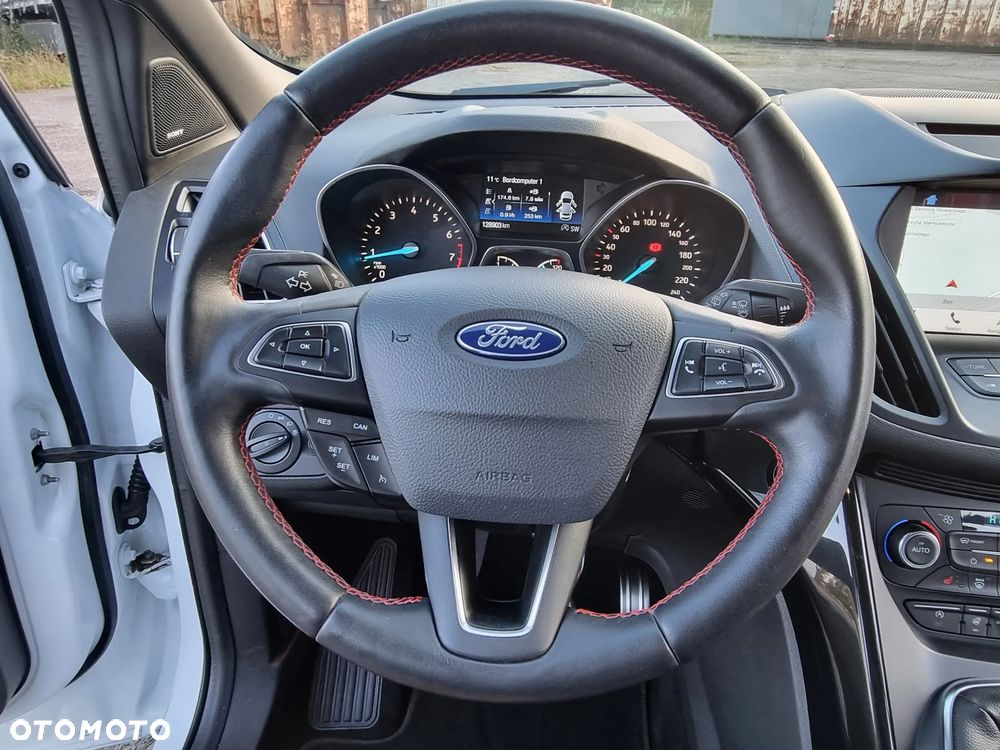 Ford Kuga 1.5 EcoBoost 2x4 ST-Line - 32
