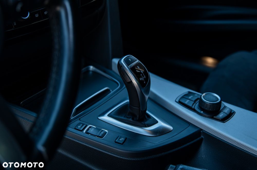BMW Seria 3 330i xDrive M Sport - 5