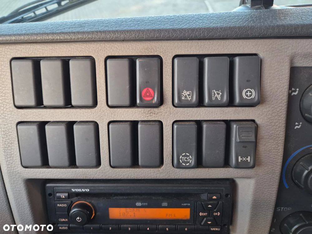 Volvo FL 240 4X2 / 18 EP / CHŁODNIA / SKAB / MITSUBISHI / 2 KOMORY / MOŻLIWOŚĆ USUNIĘCIA ŚCIANEK / 1 WŁ / NIE PICOWANY / OKAZJA! / MODEL 2017 / EURO 6 - 28