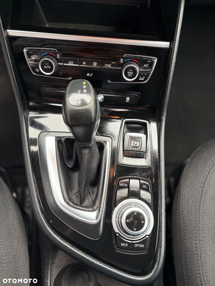 BMW Seria 2 218d - 30