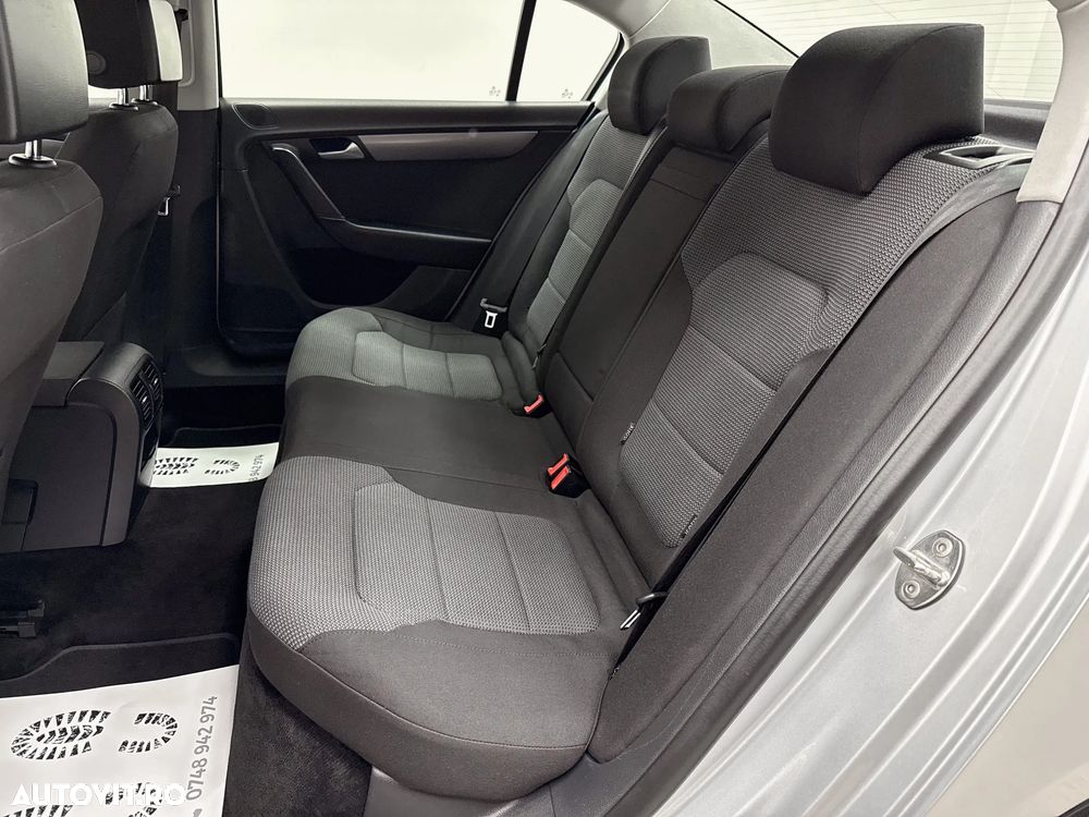 Volkswagen Passat 2.0 Blue TDI SCR Comfortline - 20