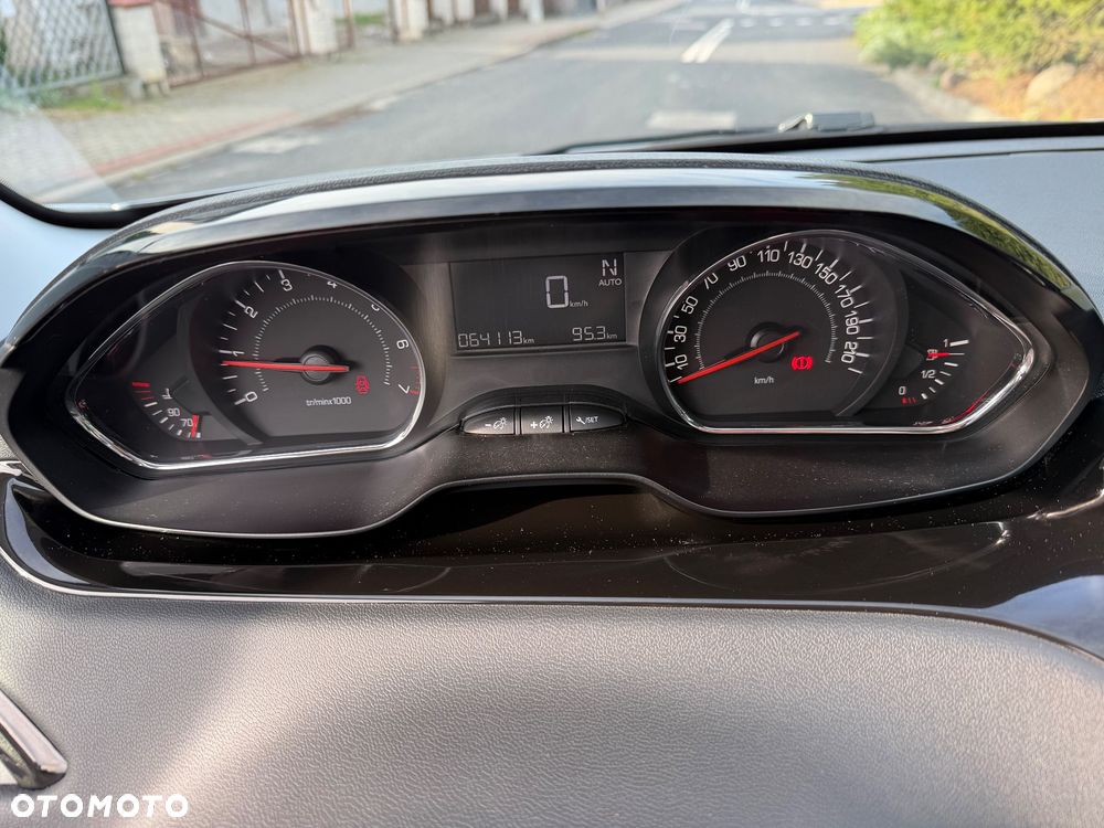 Peugeot 208 - 23