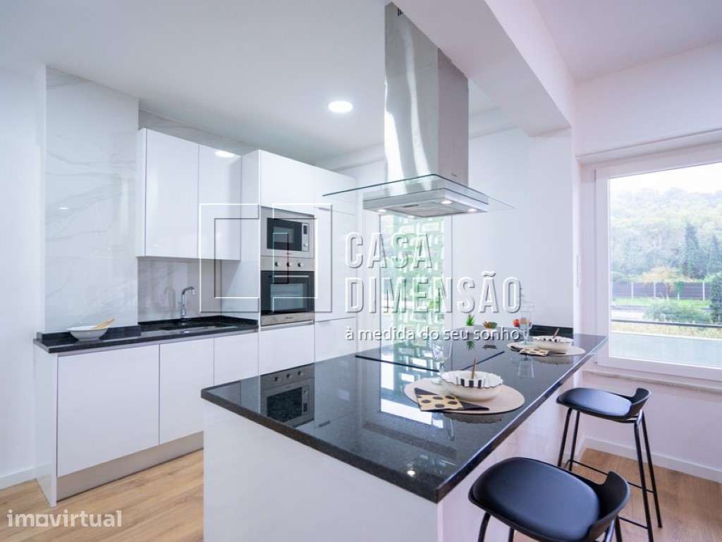 Apartamento de tipologia T3 com varanda, mobilado e equipado em Ben... - Grande imagem: 2/44
