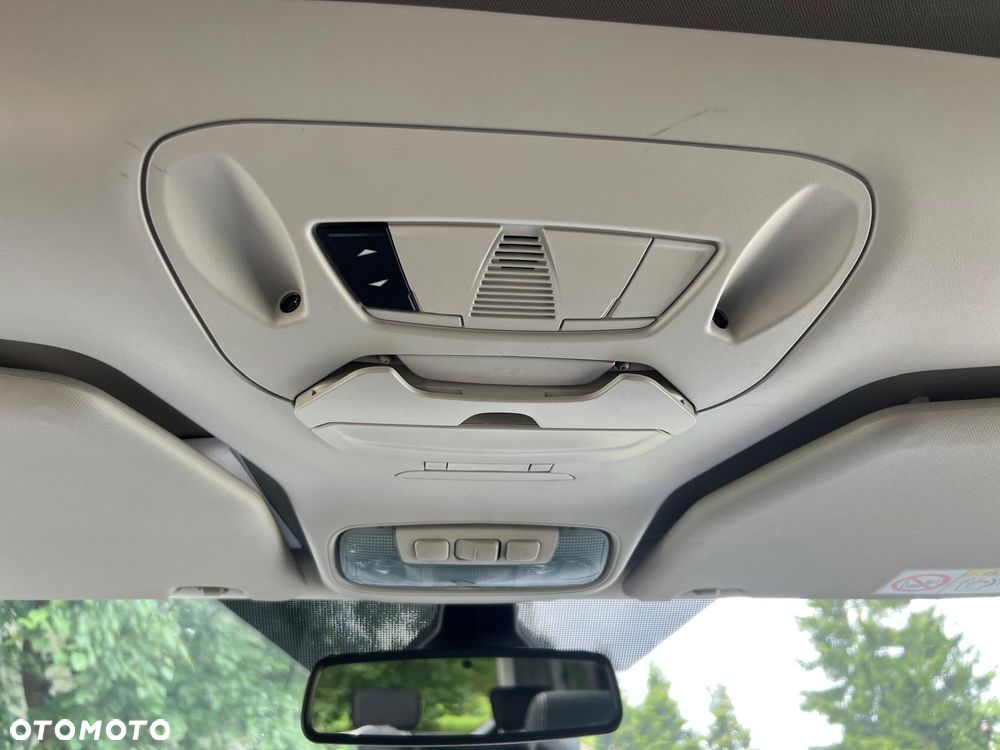 Ford Tourneo Connect - 12