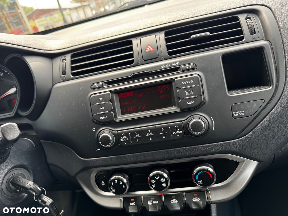 Kia Rio 1.4 L - 16