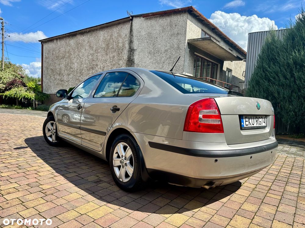Skoda Octavia 1.6 Family Plus - 12