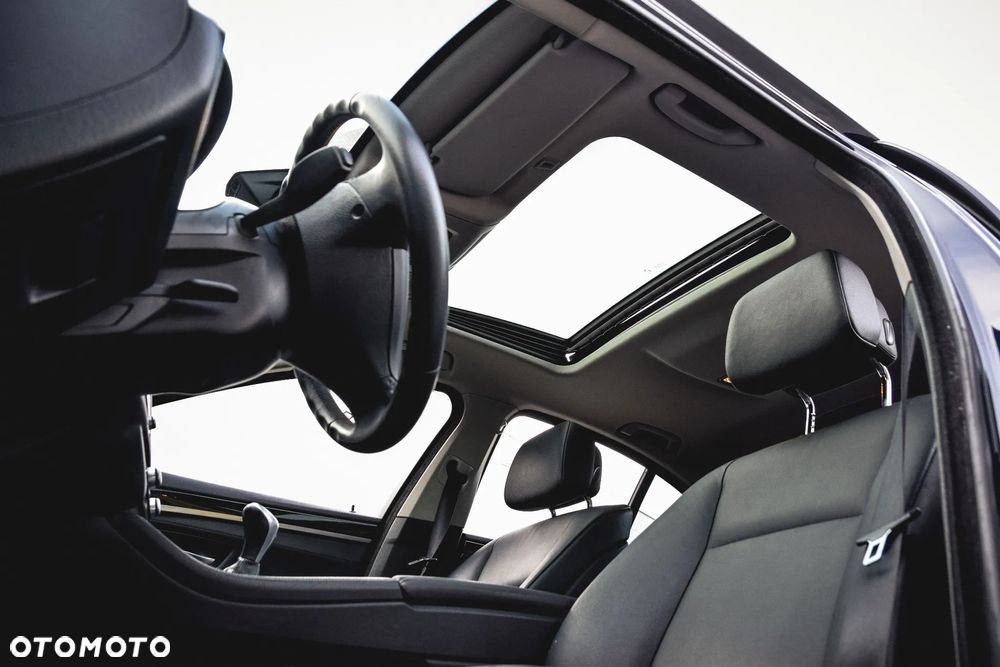 BMW Seria 5 520i - 40