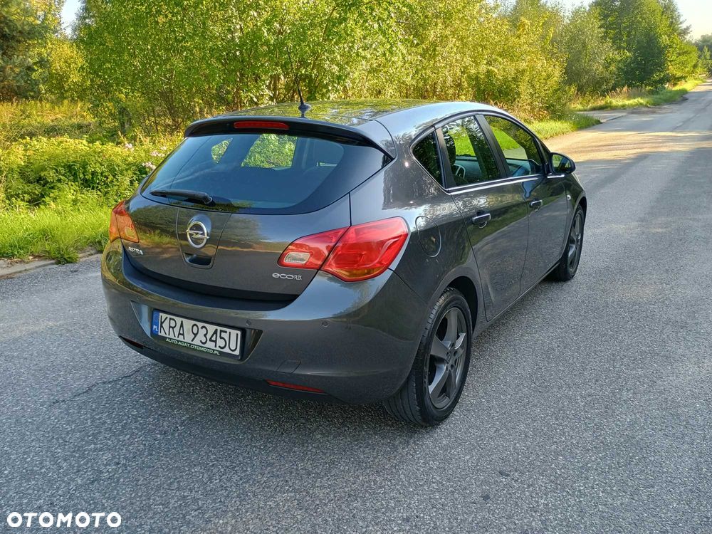Opel Astra 2012 photo 3