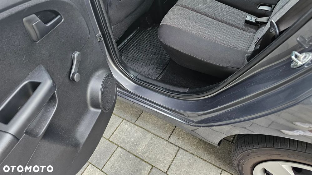 Kia Venga - 12