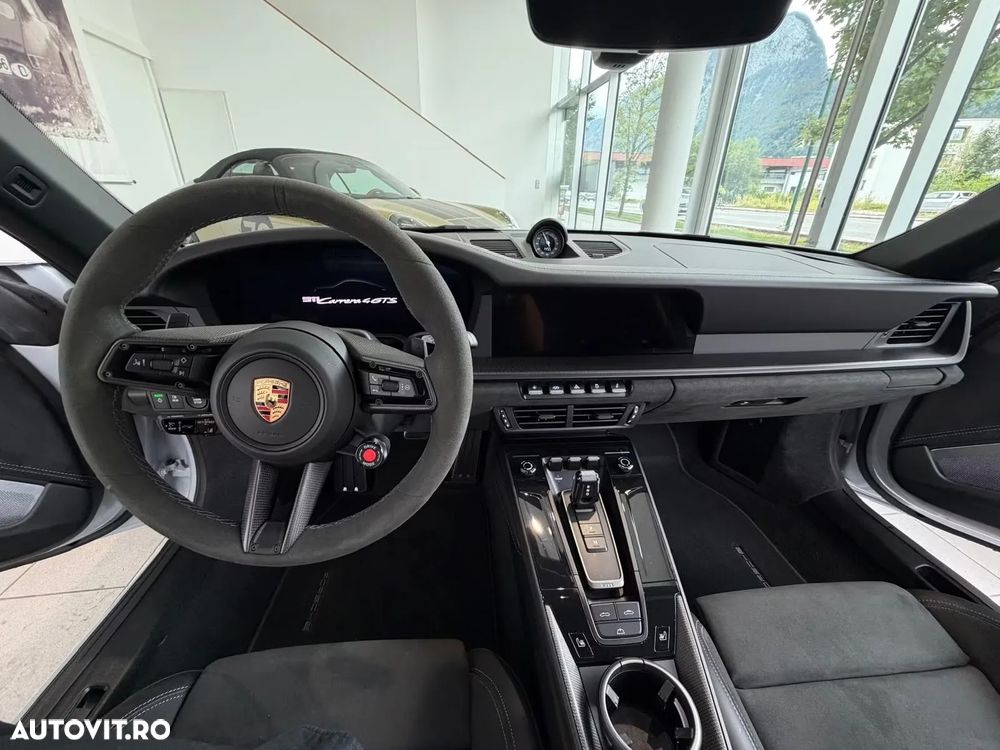 Porsche 911 Carrera 4 GTS PDK - 25