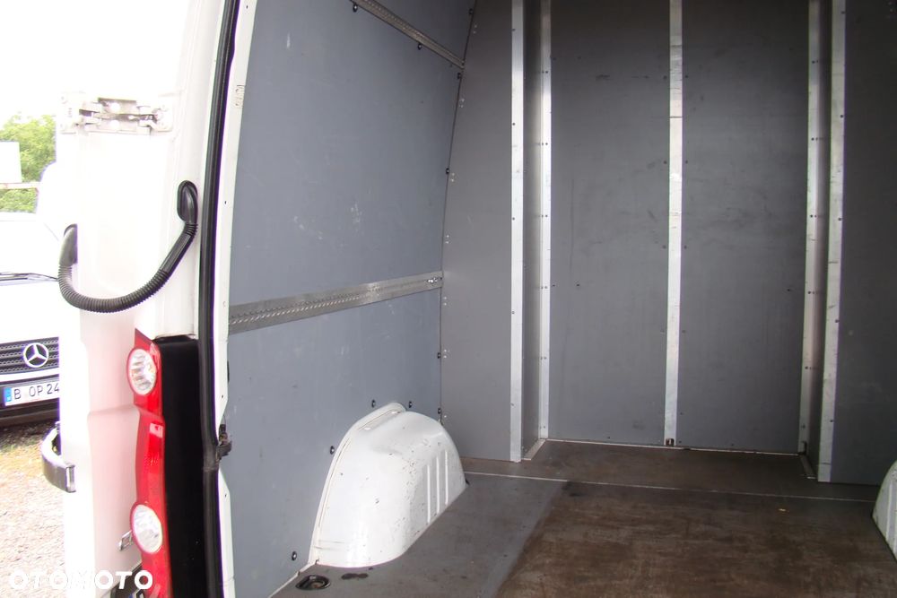 Volkswagen Crafter - 12