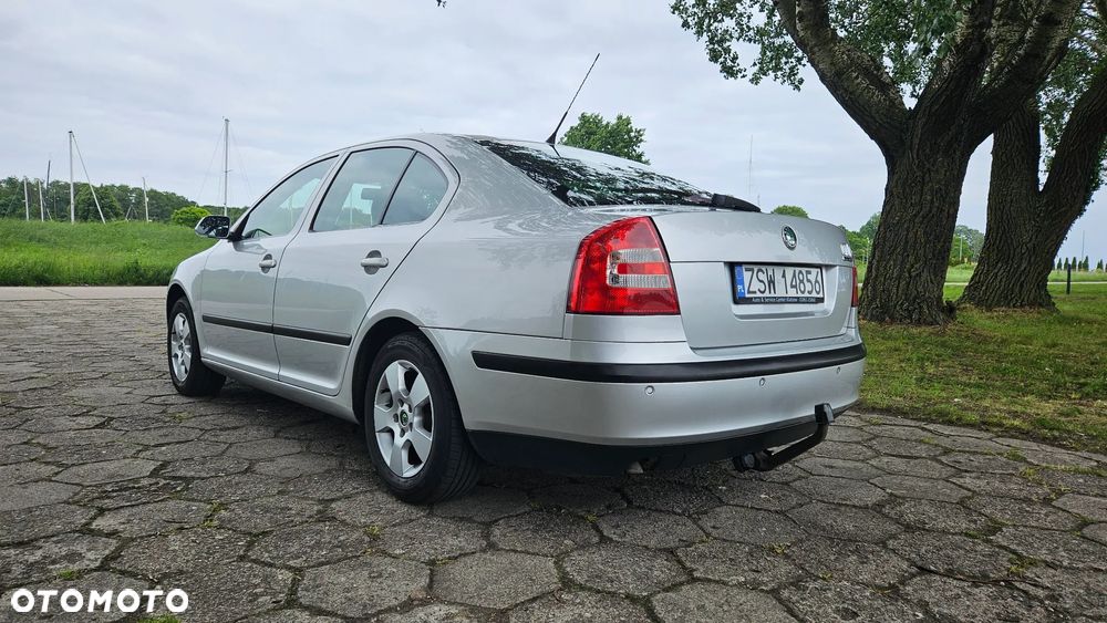 Skoda Octavia 1.6 Ambiente - 5