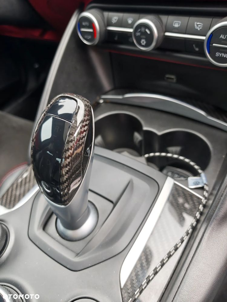 Alfa Romeo Giulia 2.9 V6 Bi-Turbo AT8 Quadrifoglio - 36