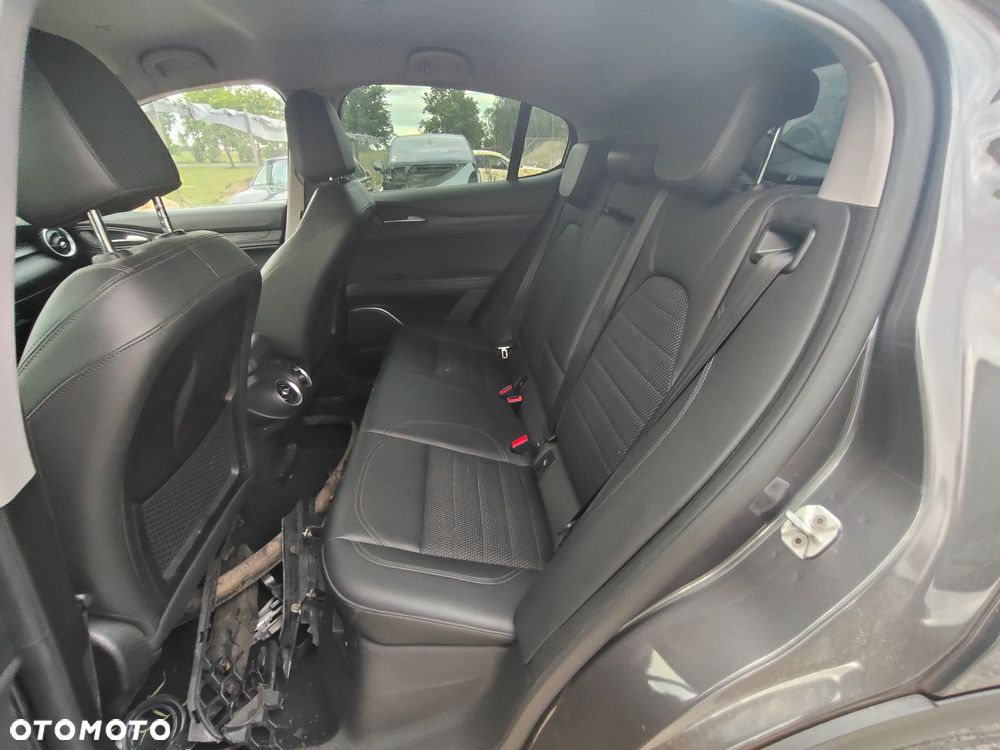Alfa Romeo Stelvio - 13