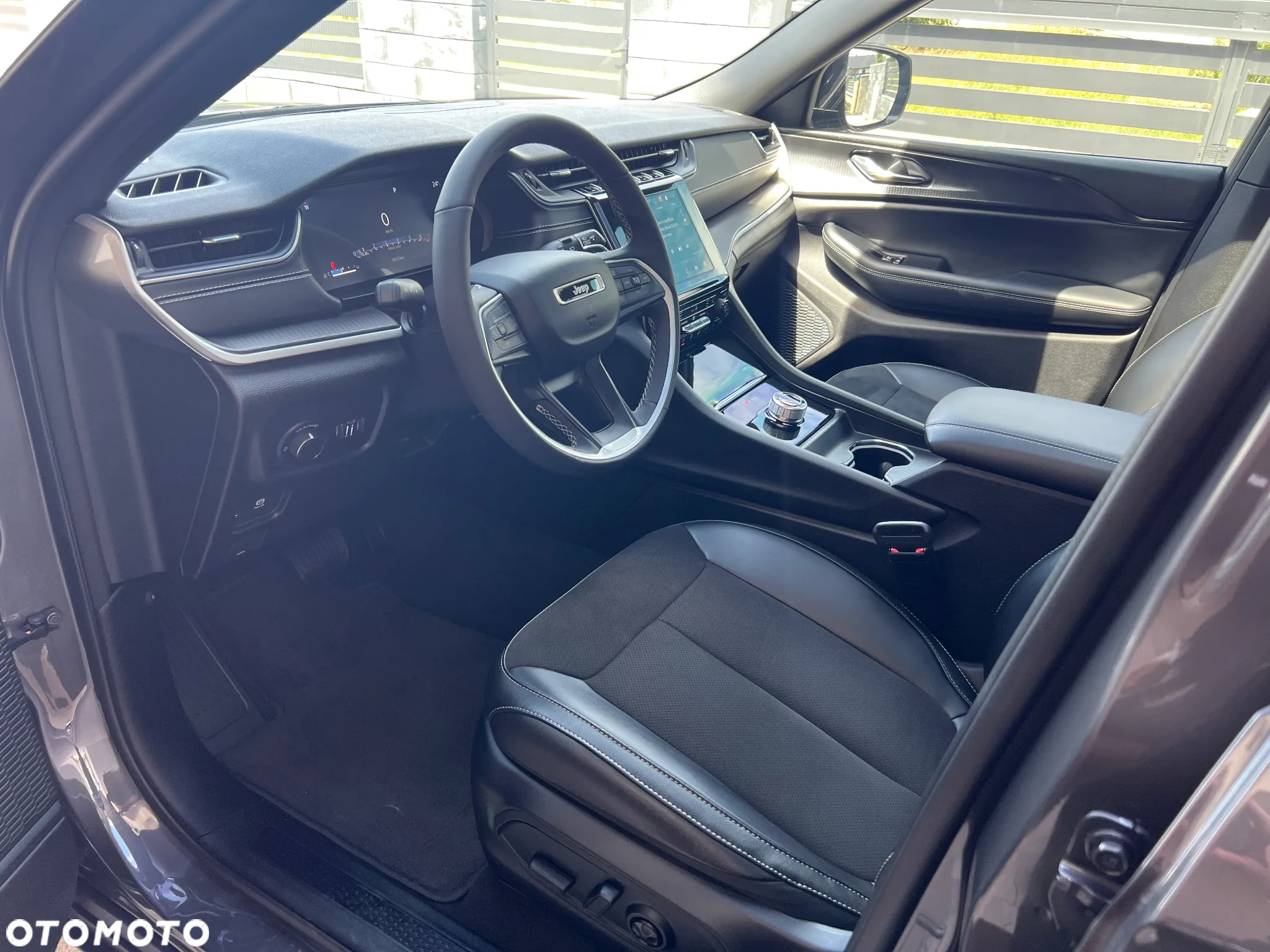Jeep Grand Cherokee - 16
