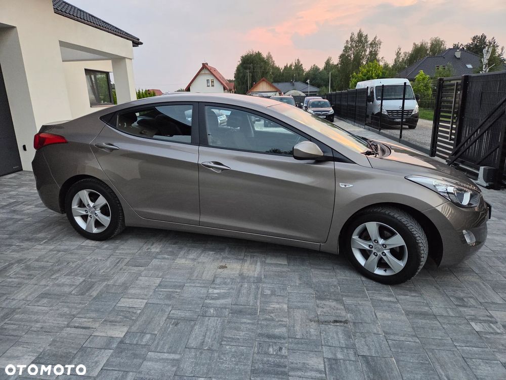 Hyundai Elantra 1.6 Comfort - 6