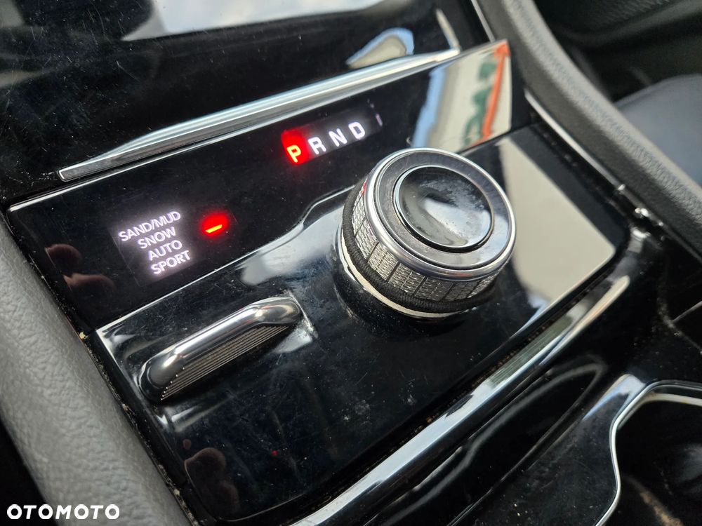 Jeep Grand Cherokee - 24