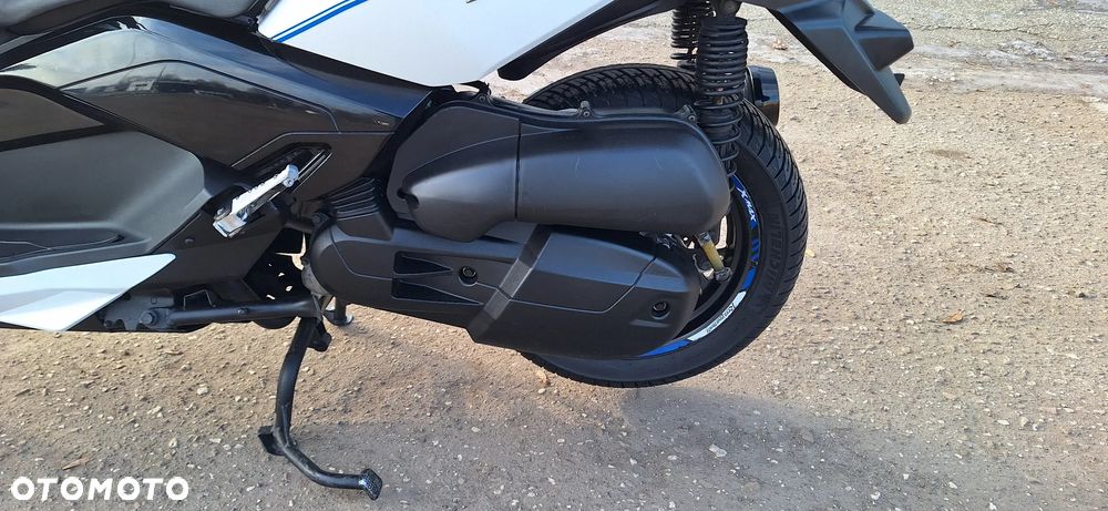 Yamaha X-max - 8