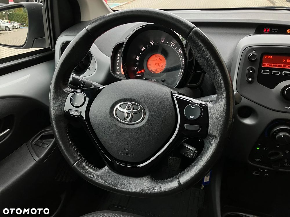 Toyota Aygo x-play - 21