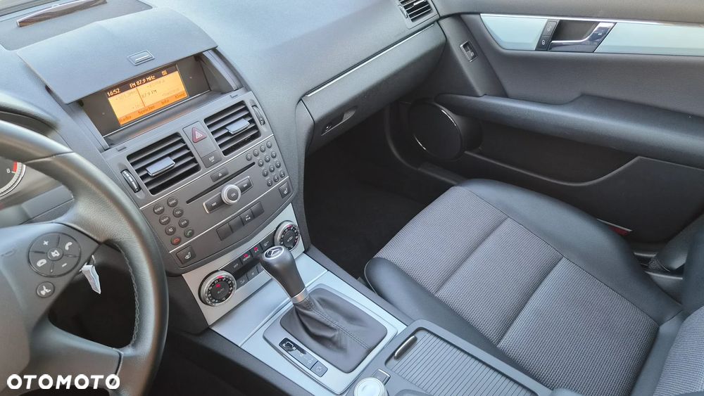 Mercedes-Benz Klasa C 180 CGI Automatik BlueEFFICIENCY Avantgarde - 16