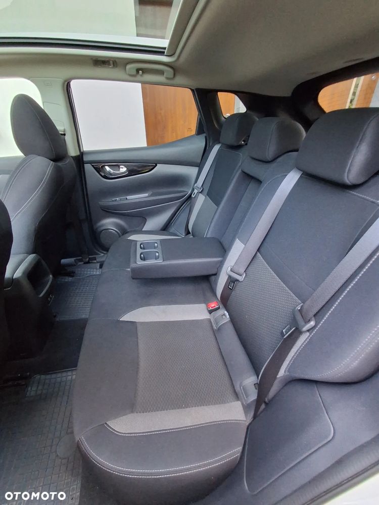 Nissan Qashqai 1.3 DIG-T N-Connecta - 24