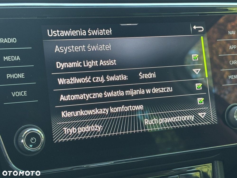 Skoda Superb 2.0 TDI SCR Ambition DSG - 26